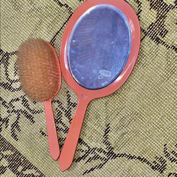 FRENCH IVORY MIRROR AND BRUSH - Picture 4 of 5